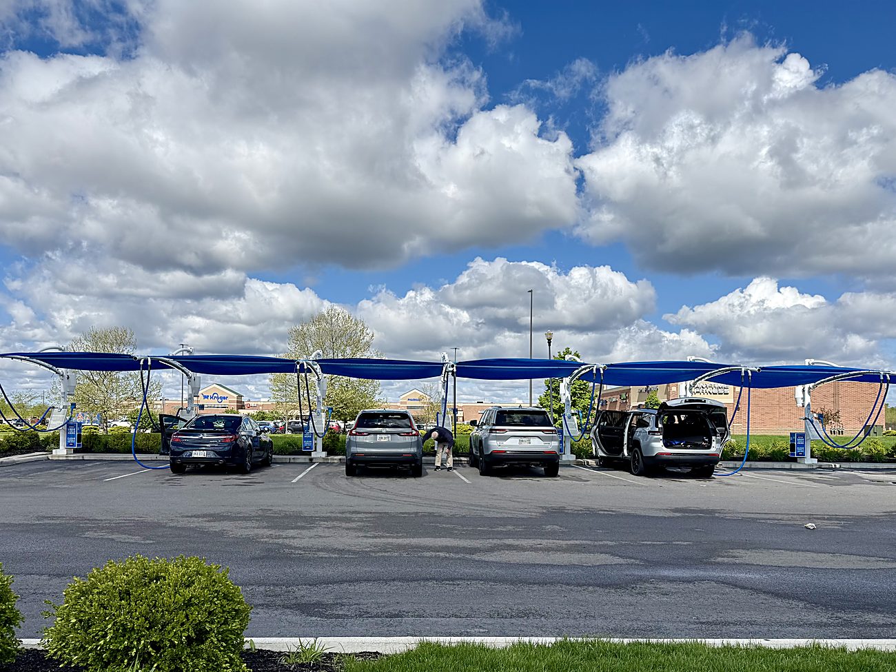 Vacuum canopy and parking area
